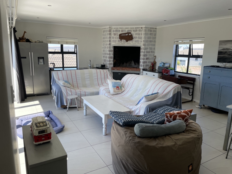 4 Bedroom Property for Sale in Pearl Bay Western Cape